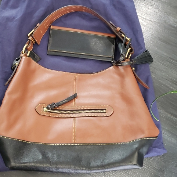 Dooney and Bourke purse - Picture 2 of 16